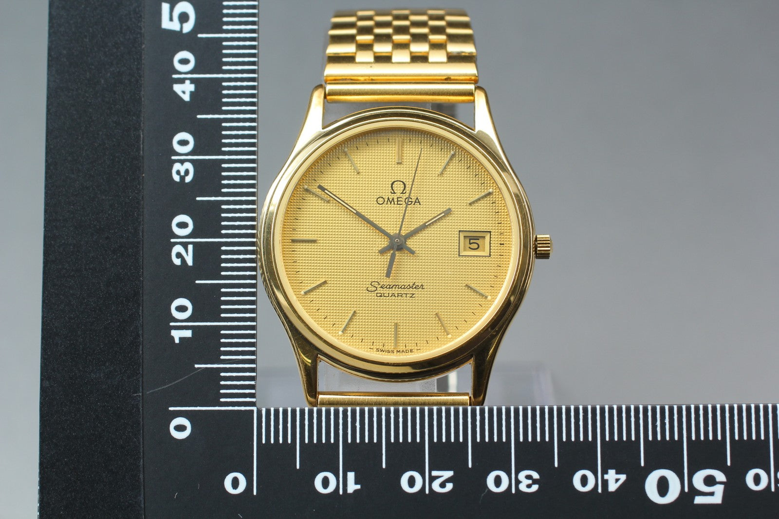 1984 Near MINT OMEGA Seamaster 33mm 196.0251 Quartz Gold Dial Men's Vintage