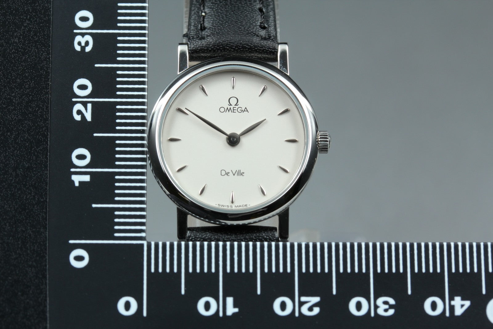 1994 Near MINT/Box, Paper OMEGA De Ville 23mm 595.1111 Quartz Women's Vintage