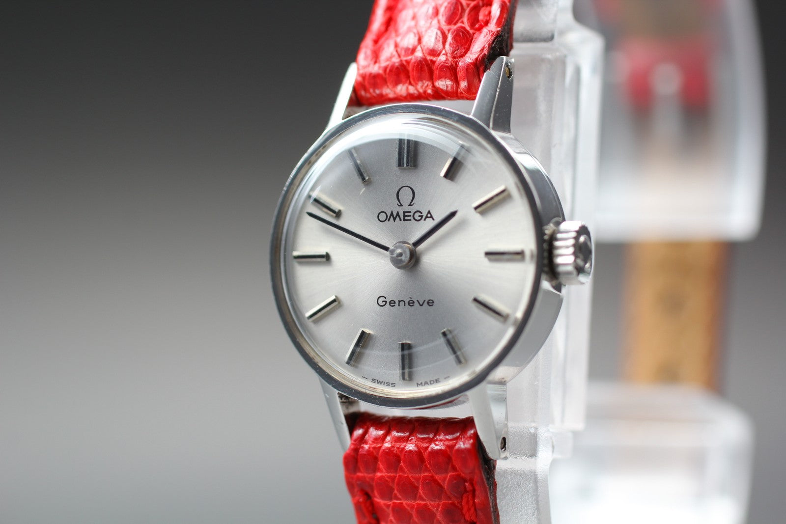 1972 Near MINT OMEGA Geneve 19mm 511.0426 Manual Silver Dial Women's Vintage