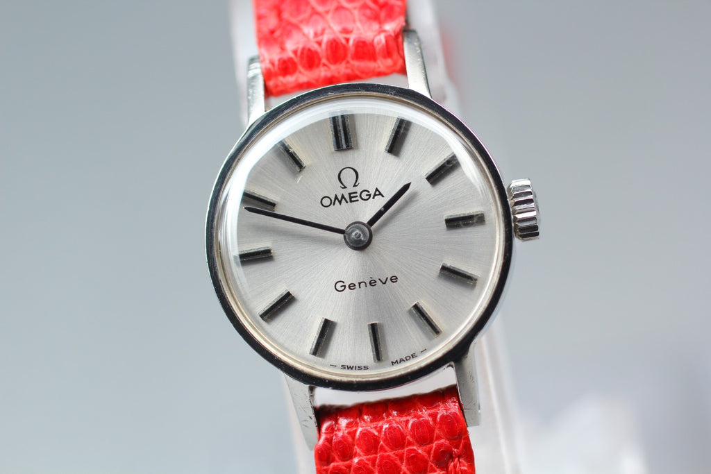 1972 Near MINT OMEGA Geneve 19mm 511.0426 Manual Silver Dial Women's Vintage