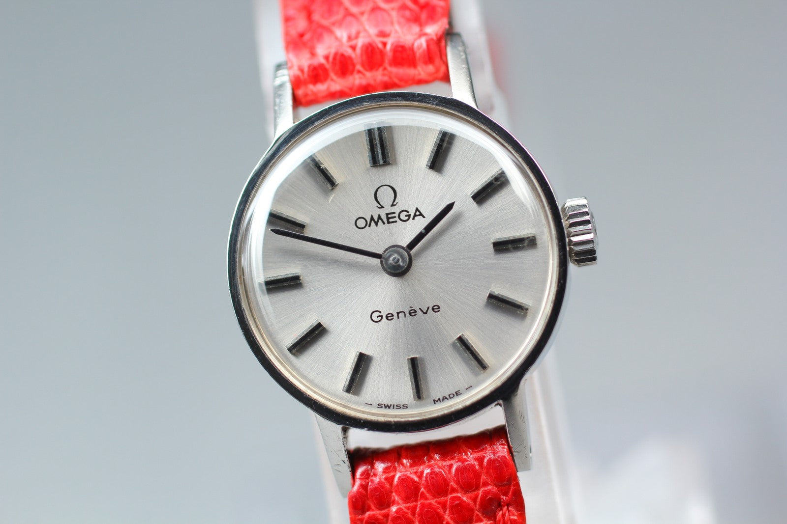 1972 Near MINT OMEGA Geneve 19mm 511.0426 Manual Silver Dial Women's Vintage