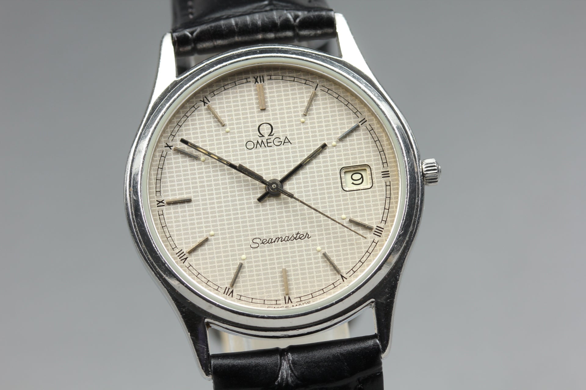 1987 Near MINT OMEGA Seamaster 33mm 196.0251 Quartz Silver Dial Men's Vintage