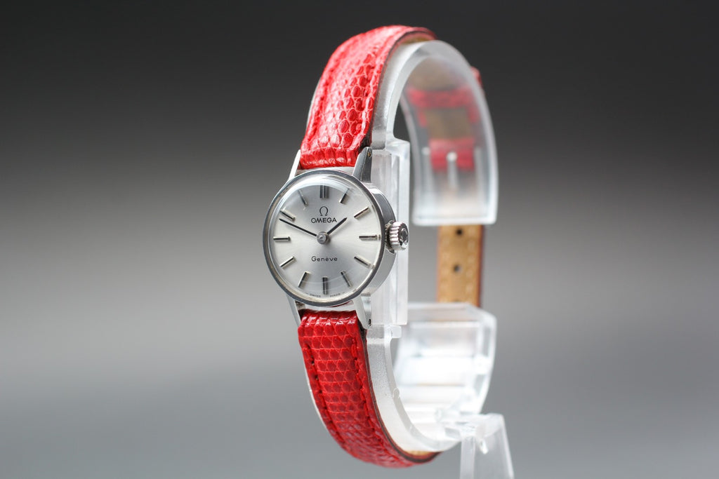 1972 Near MINT OMEGA Geneve 19mm 511.0426 Manual Silver Dial Women's Vintage