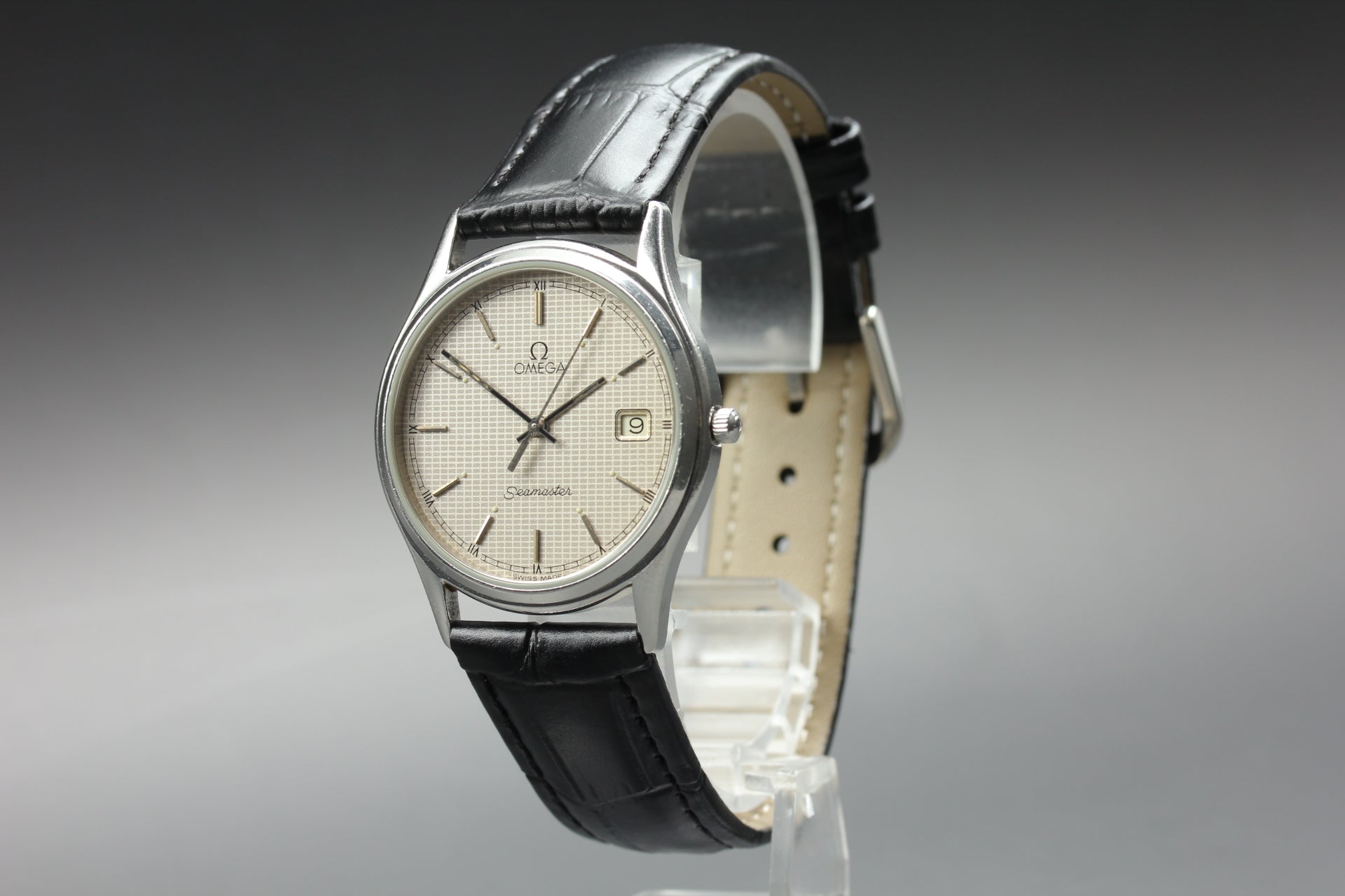 1987 Near MINT OMEGA Seamaster 33mm 196.0251 Quartz Silver Dial Men's Vintage