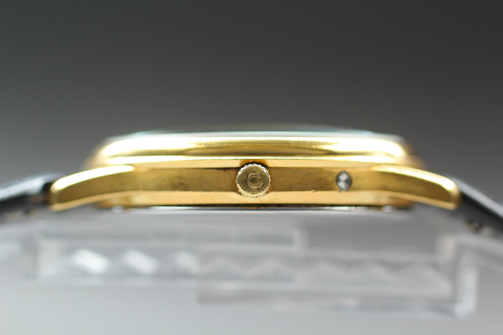 1979 Near MINT OMEGA De Ville 33mm 196.0164 Quartz Gold Dial Men's Watch Vintage