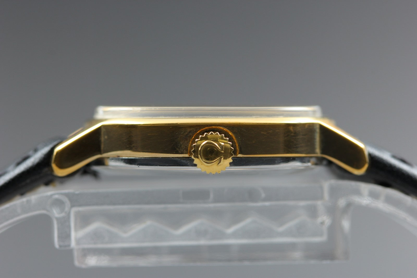 1979 Near MINT/Box OMEGA De Ville 21mm 511.0509 Manual Gold Dial Women's Vintage