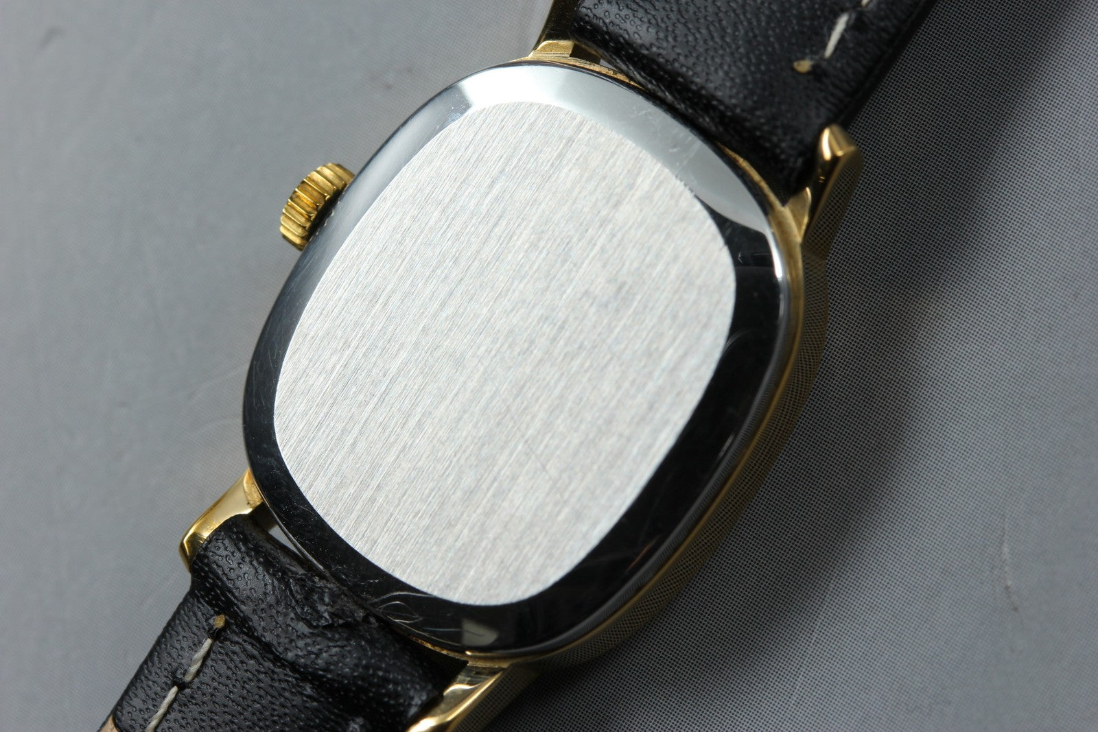 1979 Near MINT/Box OMEGA De Ville 21mm 511.0509 Manual Gold Dial Women's Vintage