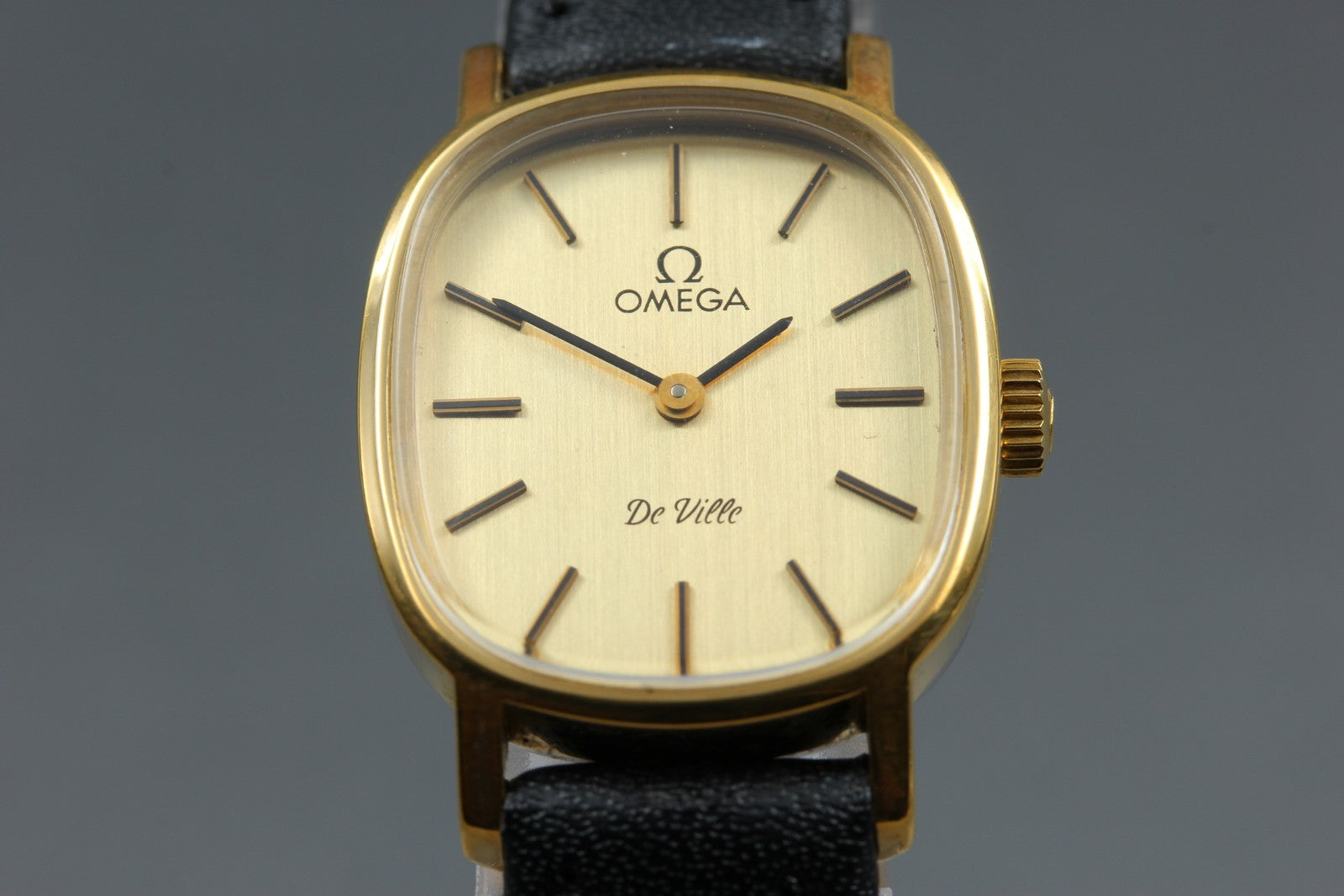 1979 Near MINT/Box OMEGA De Ville 21mm 511.0509 Manual Gold Dial Women's Vintage