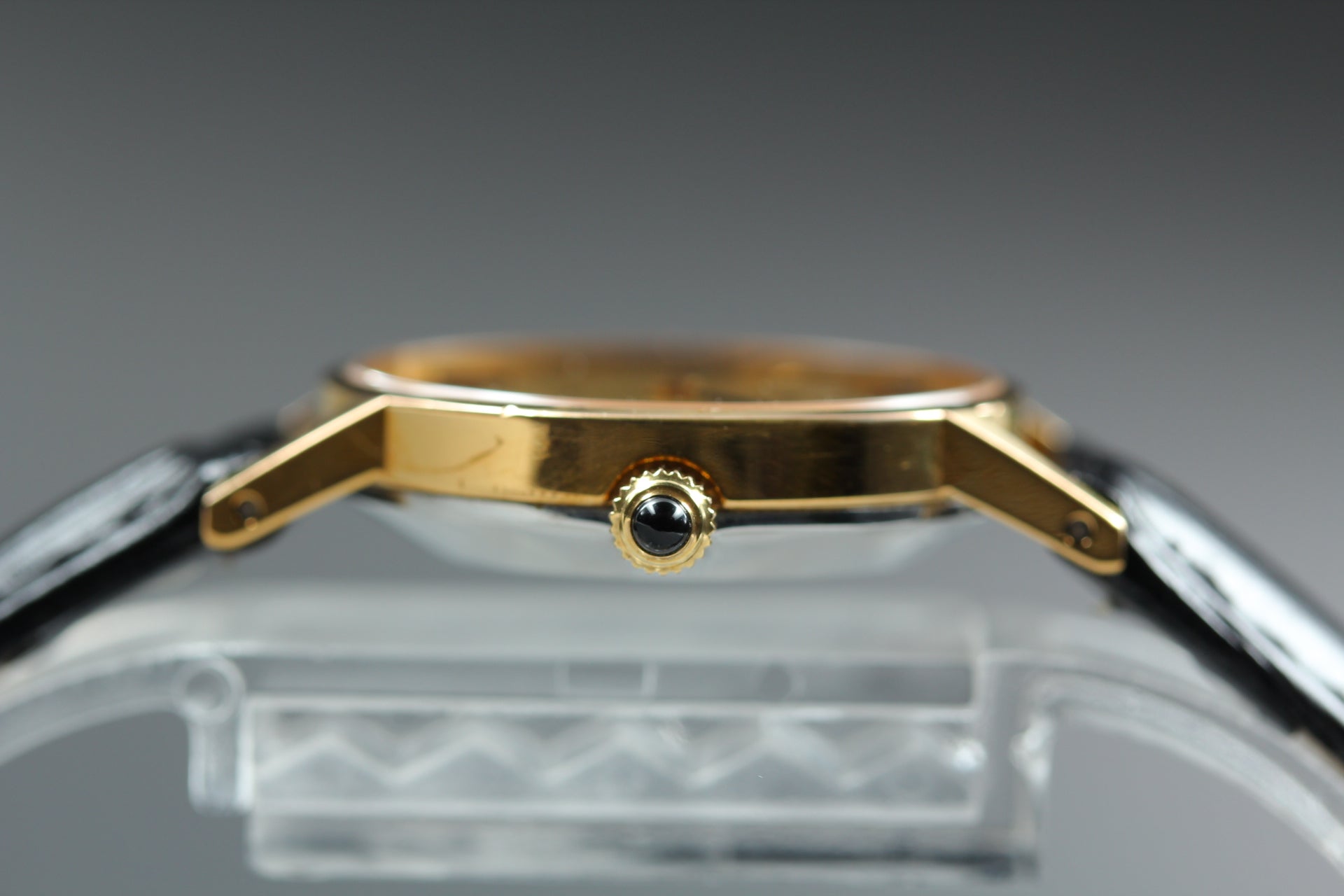 1977 Near MINT OMEGA De Ville 24mm 511.0392 Manual Gold Dial Women's Vintage