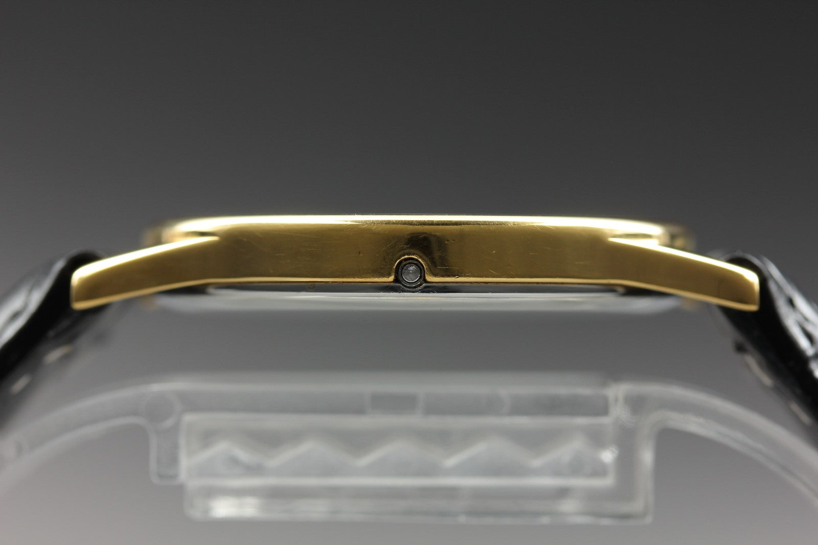 1982 Near MINT OMEGA De Ville 32mm 191.0130.1 Quartz Gold Dial Men's Vintage