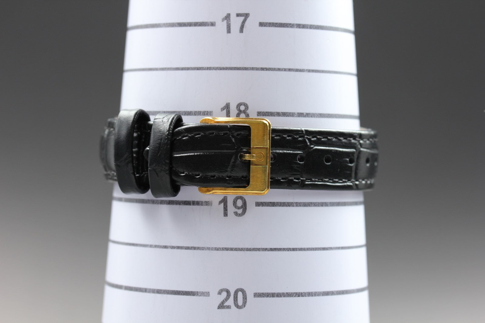 1982 Near MINT OMEGA De Ville 32mm 191.0130.1 Quartz Gold Dial Men's Vintage