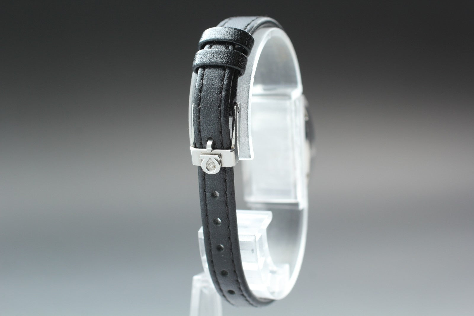 1971 Near MINT OMEGA De Ville 15mm 511.268 Manual Silver Dial Women's Vintage