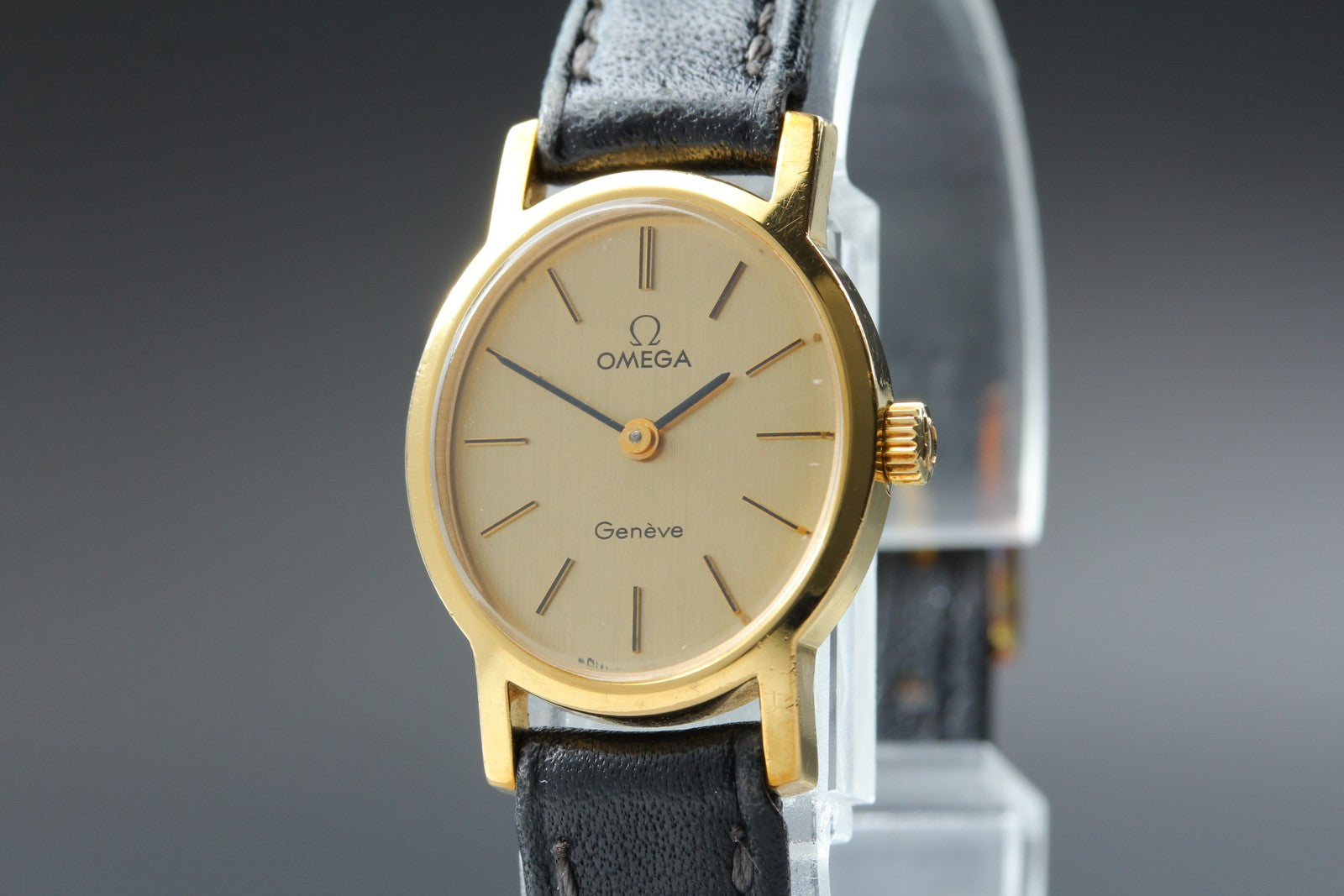 1978 Near MINT OMEGA Geneve 21mm 511.0411 Manual Gold Dial Women's Watch Vintage