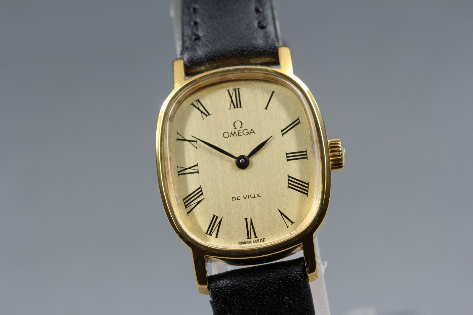 1977 Near MINT OMEGA De Ville 21mm 511.0509 Manual Gold Roman Dial Women Vintage