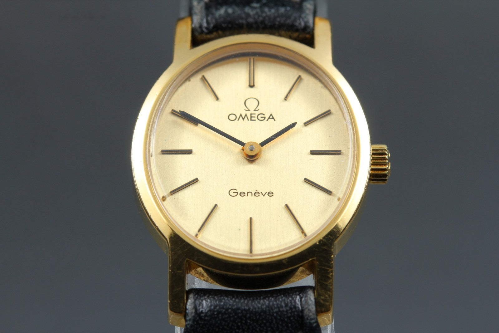 1978 Near MINT OMEGA Geneve 21mm 511.0411 Manual Gold Dial Women's Watch Vintage