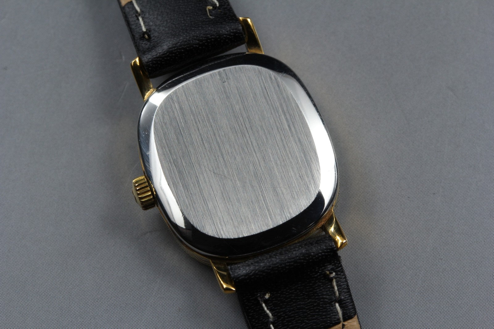 1977 Near MINT OMEGA De Ville 21mm 511.0509 Manual Gold Roman Dial Women Vintage