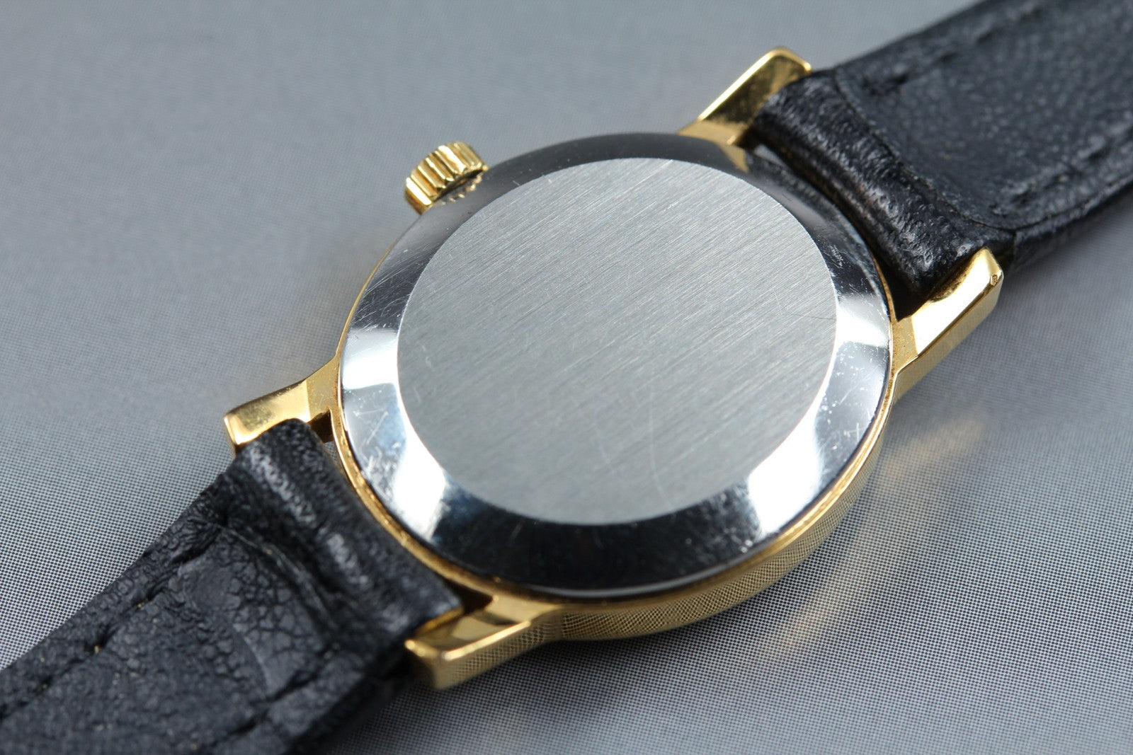 1978 Near MINT OMEGA Geneve 21mm 511.0411 Manual Gold Dial Women's Watch Vintage