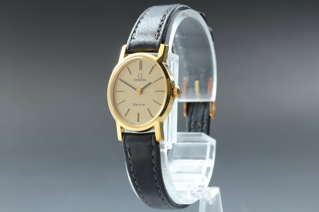 1978 Near MINT OMEGA Geneve 21mm 511.0411 Manual Gold Dial Women's Watch Vintage