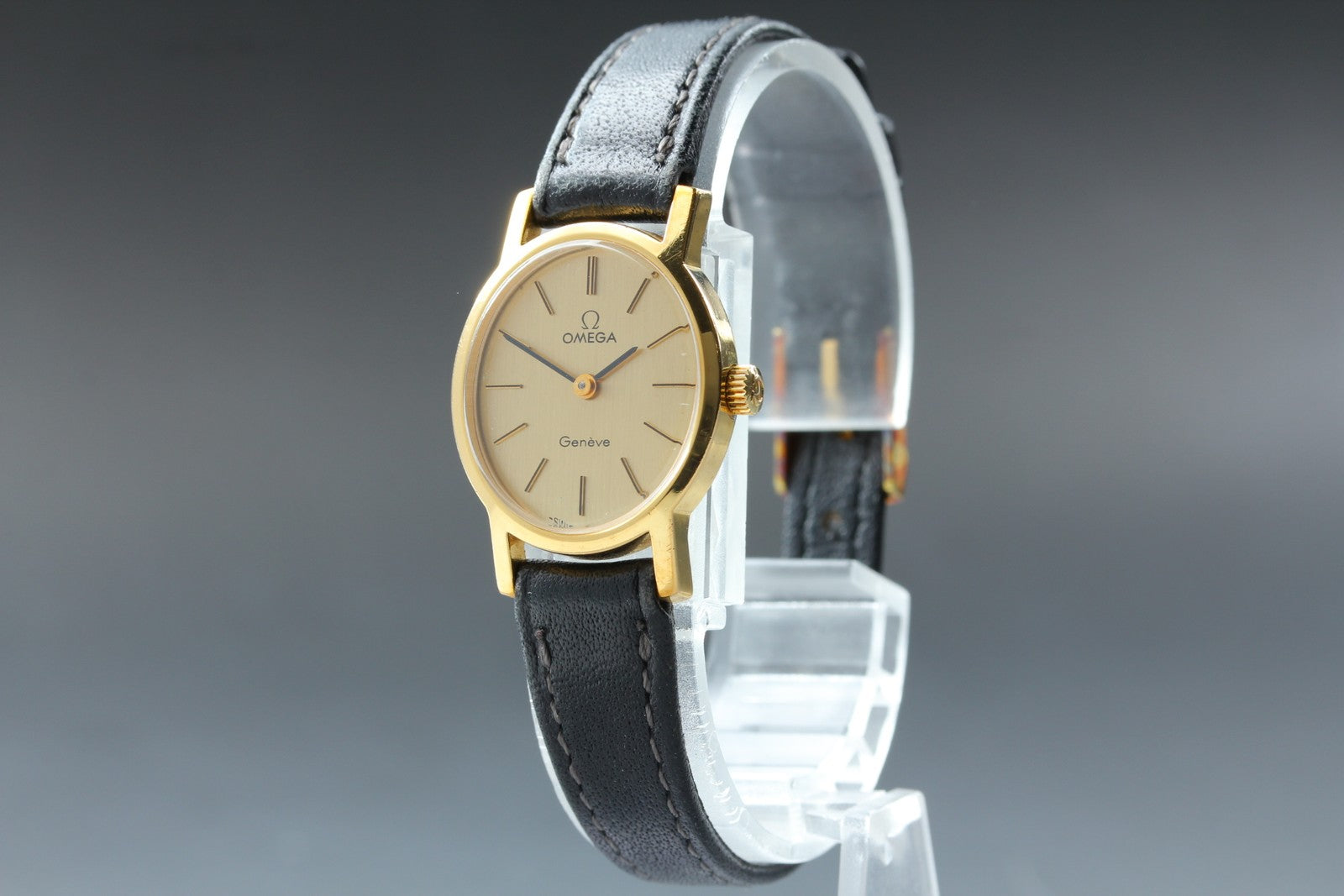 1978 Near MINT OMEGA Geneve 21mm 511.0411 Manual Gold Dial Women's Watch Vintage