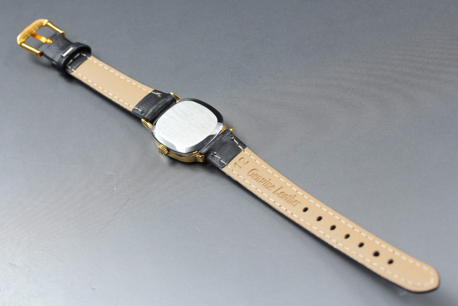 1977 Near MINT OMEGA De Ville 21mm 511.0509 Manual Gold Roman Dial Women Vintage
