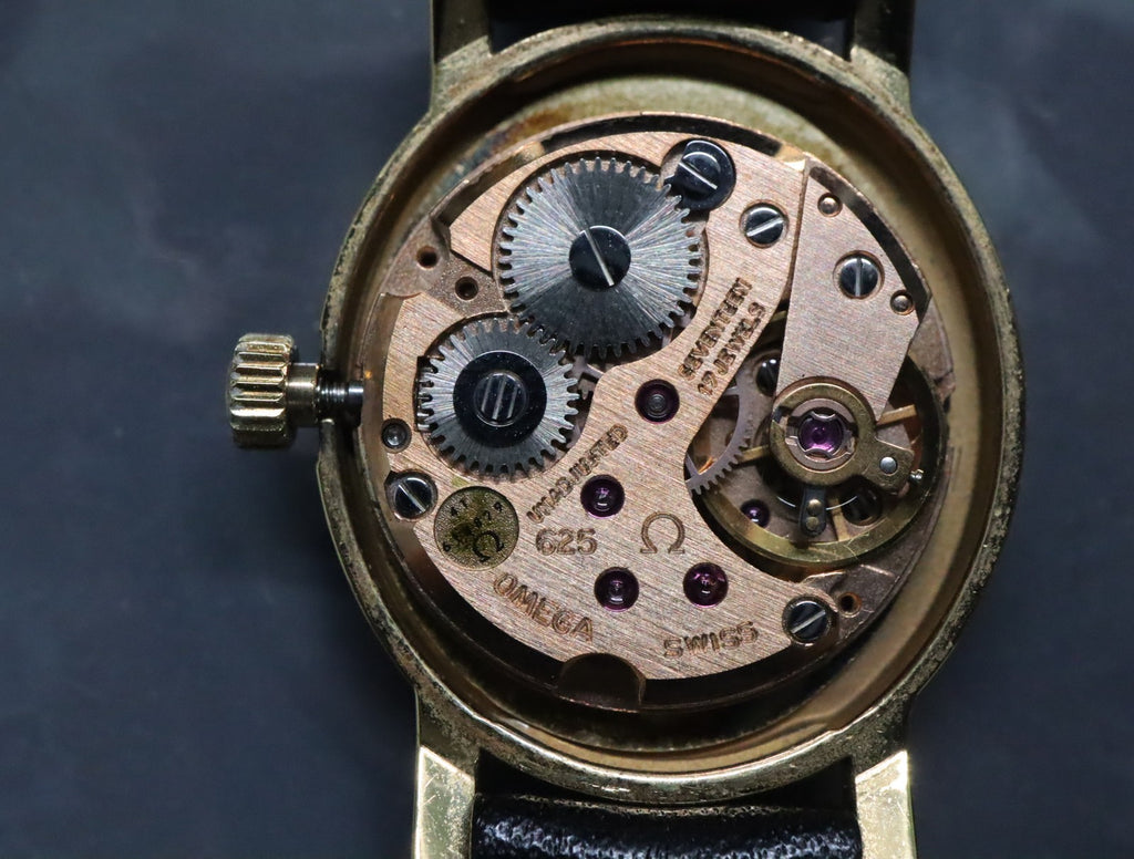 1978 Near MINT OMEGA Geneve 21mm 511.0411 Manual Gold Dial Women's Watch Vintage