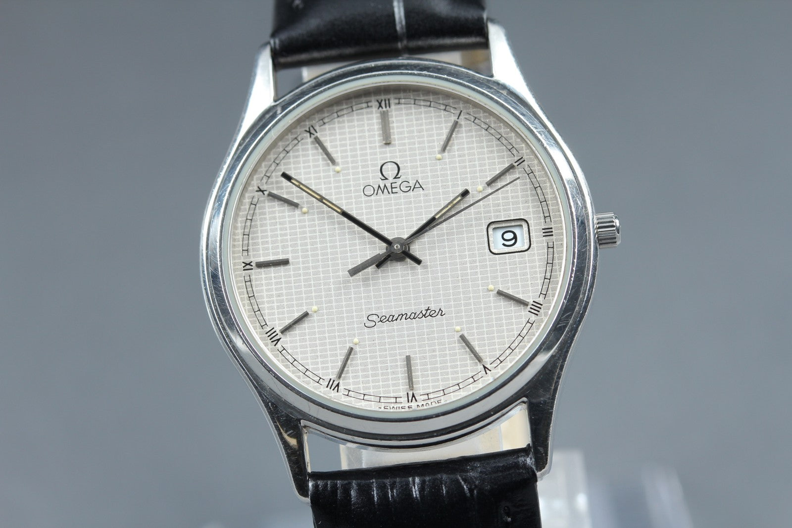 1980s Near MINT OMEGA Seamaster 33mm 196.0251 Quartz Silver Dial Men's Vintage