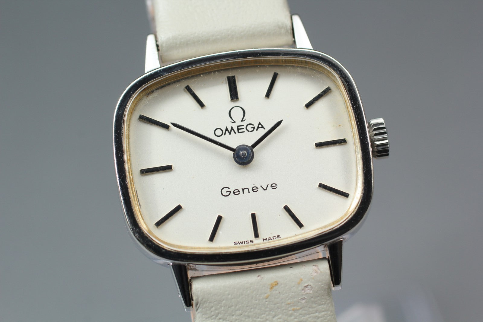 1976 Near MINT OMEGA Geneve 24mm 511.413 Manual White Dial Women's Watch Vintage