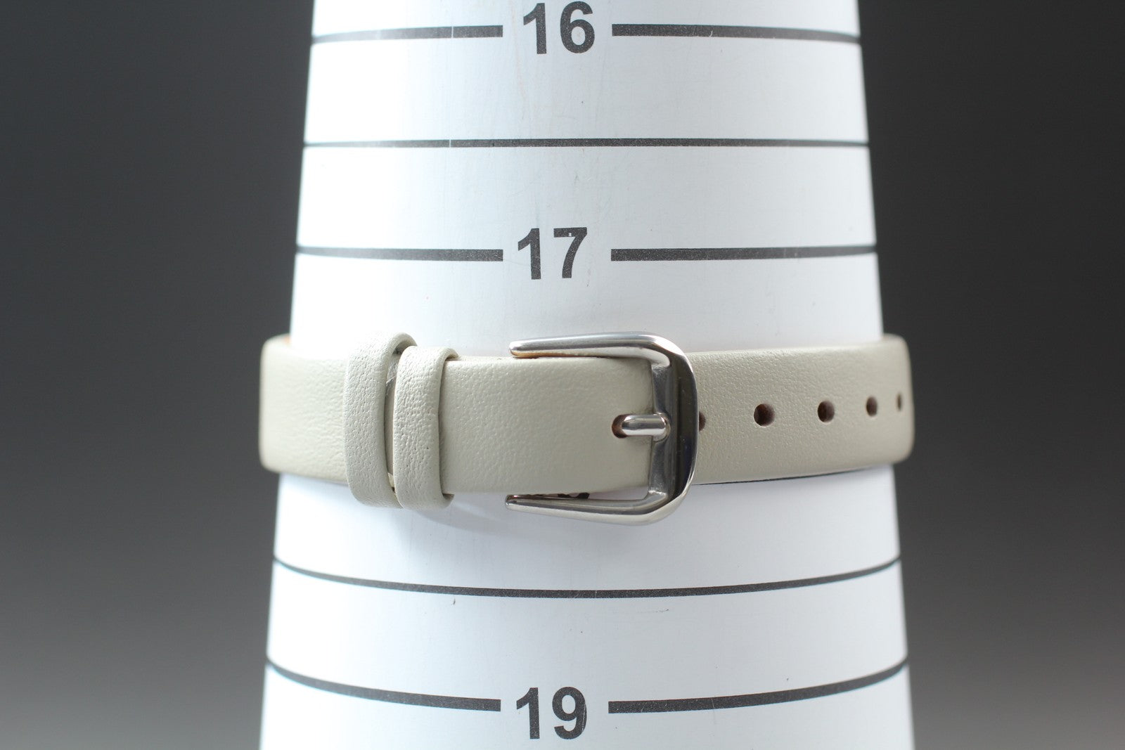 1976 Near MINT OMEGA Geneve 24mm 511.413 Manual White Dial Women's Watch Vintage