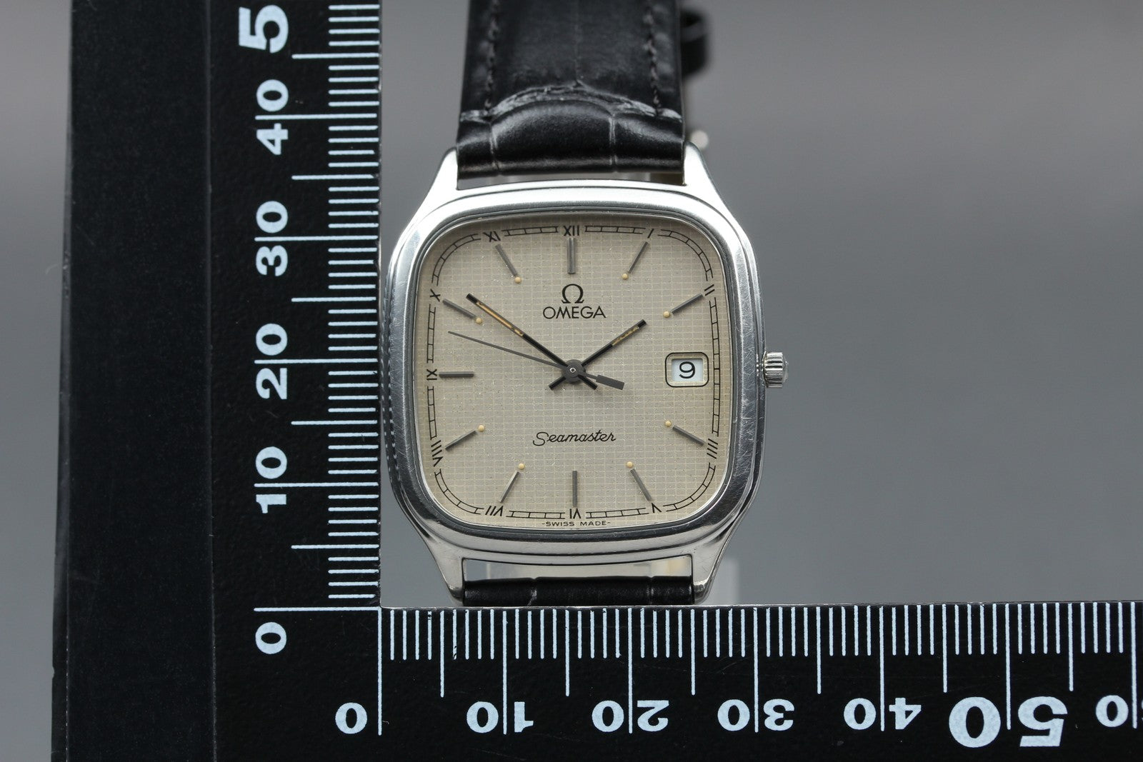 1987 OMEGA Seamaster 196.0311 31mm Quartz Silver Dial Men's Vintage Near MINT
