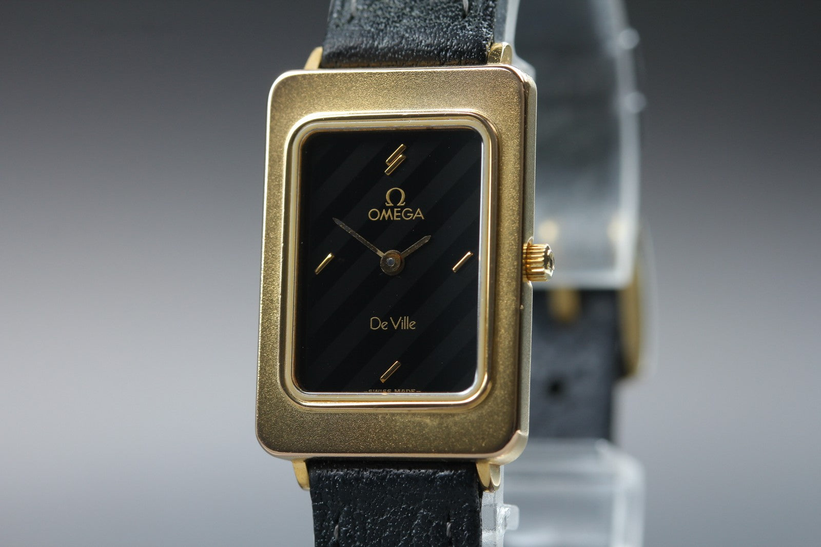 1985 Near MINT OMEGA De Ville 19mm 595.0084 Quartz Black Dial Women's Vintage