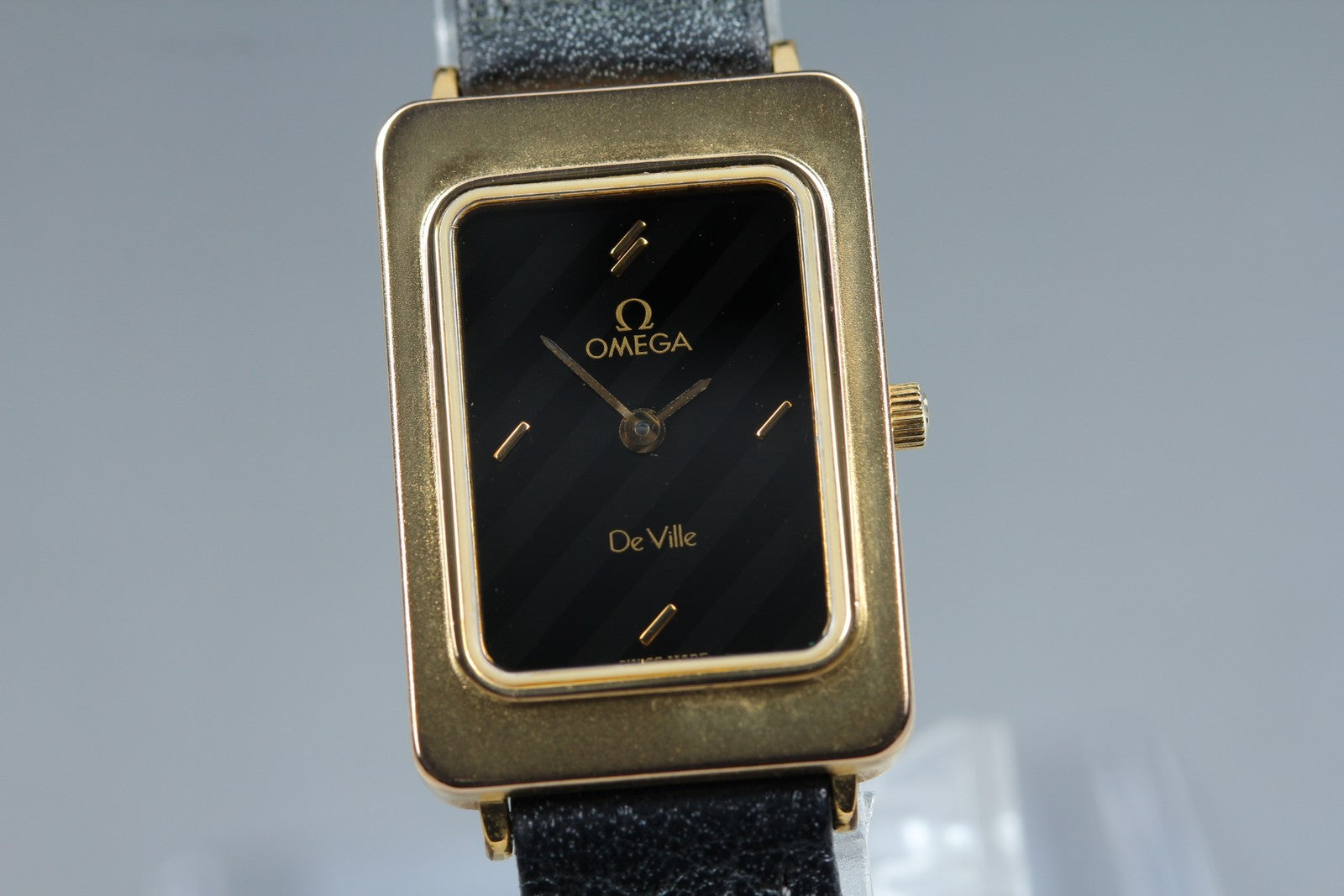 1985 Near MINT OMEGA De Ville 19mm 595.0084 Quartz Black Dial Women's Vintage