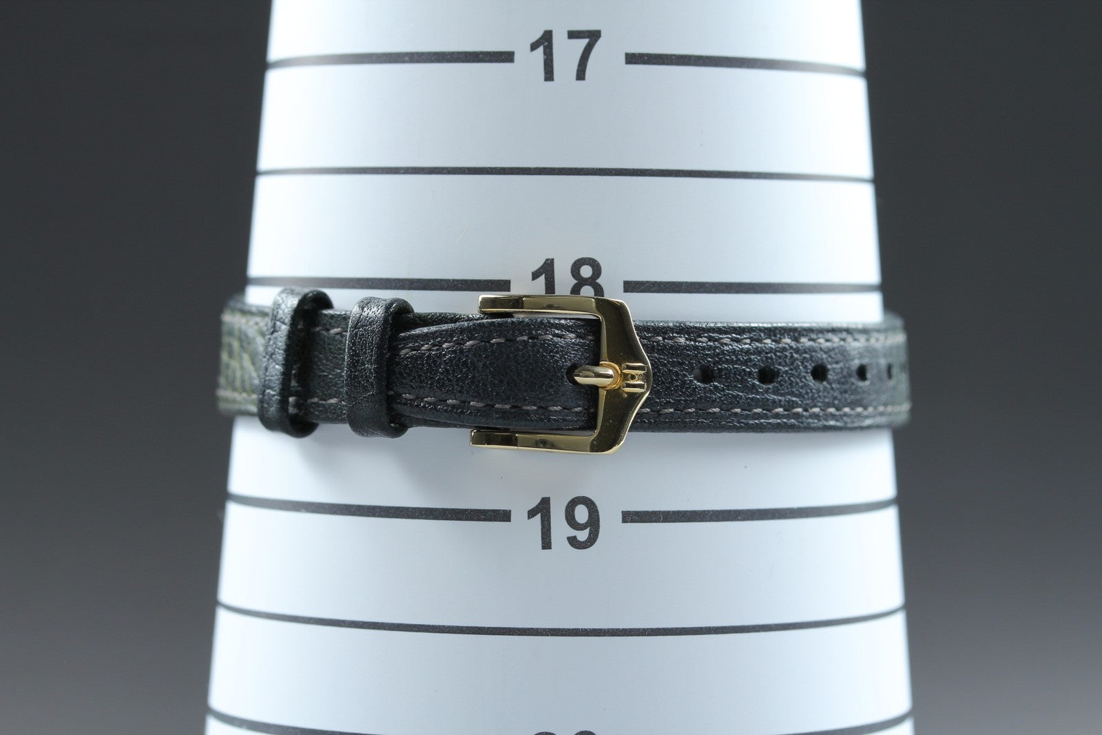 1985 Near MINT OMEGA De Ville 19mm 595.0084 Quartz Black Dial Women's Vintage