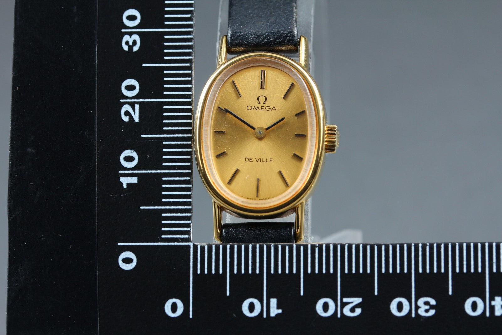 1977 Near MINT OMEGA De Ville 18mm 511.0553 Manual Gold Dial Women's Vintage