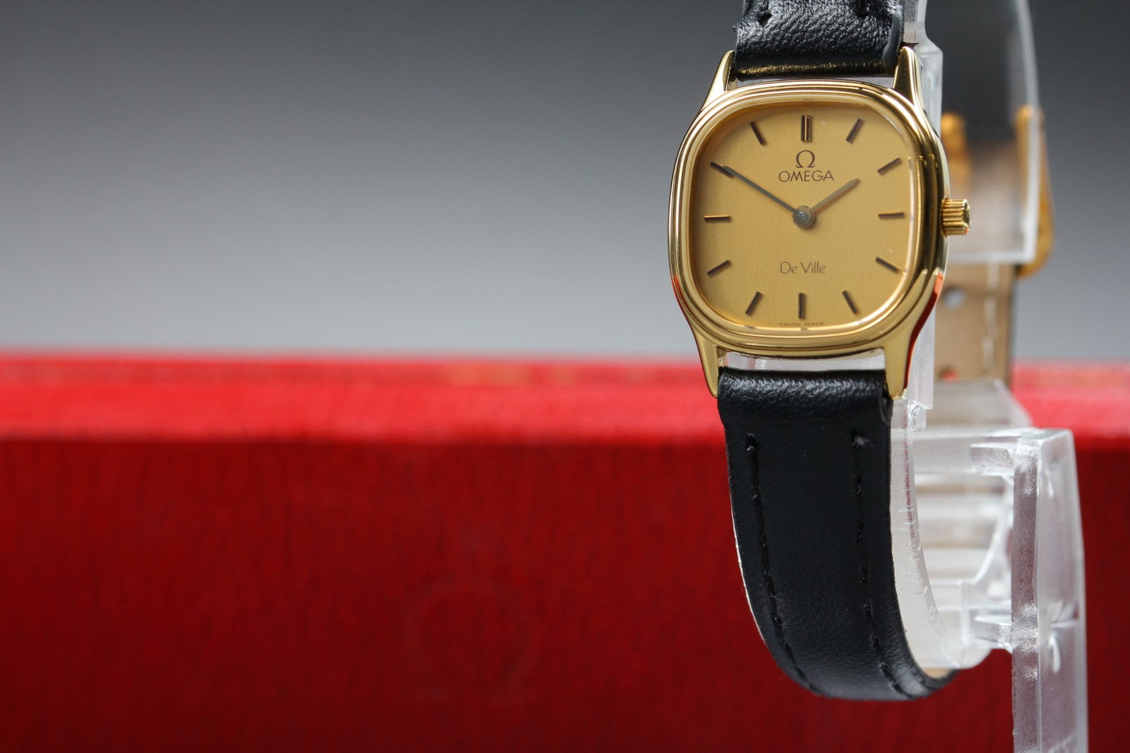 1984 Near MINT/Box OMEGA De Ville 20mm 591.0380 Quartz Gold Dial Women's Vintage