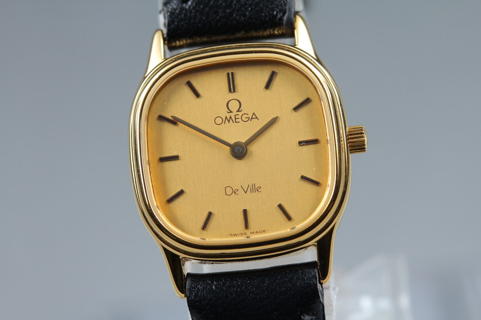 1984 Near MINT/Box OMEGA De Ville 20mm 591.0380 Quartz Gold Dial Women's Vintage