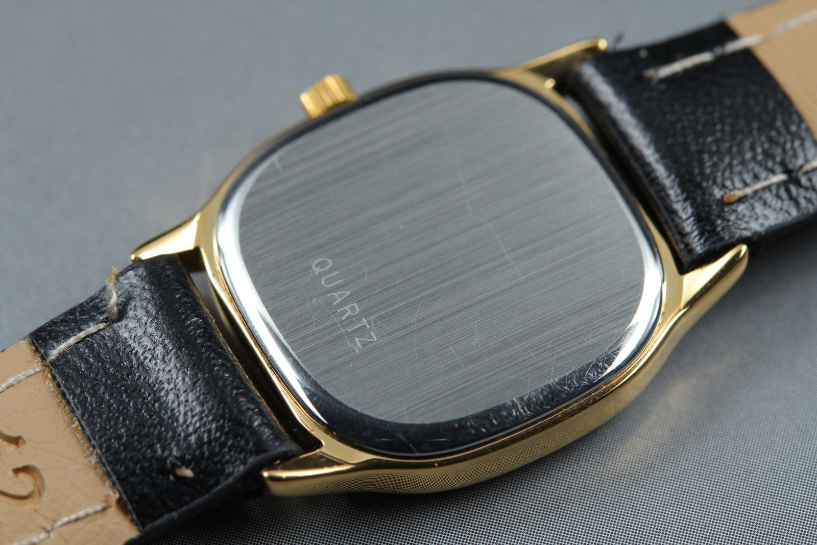 1984 Near MINT/Box OMEGA De Ville 20mm 591.0380 Quartz Gold Dial Women's Vintage