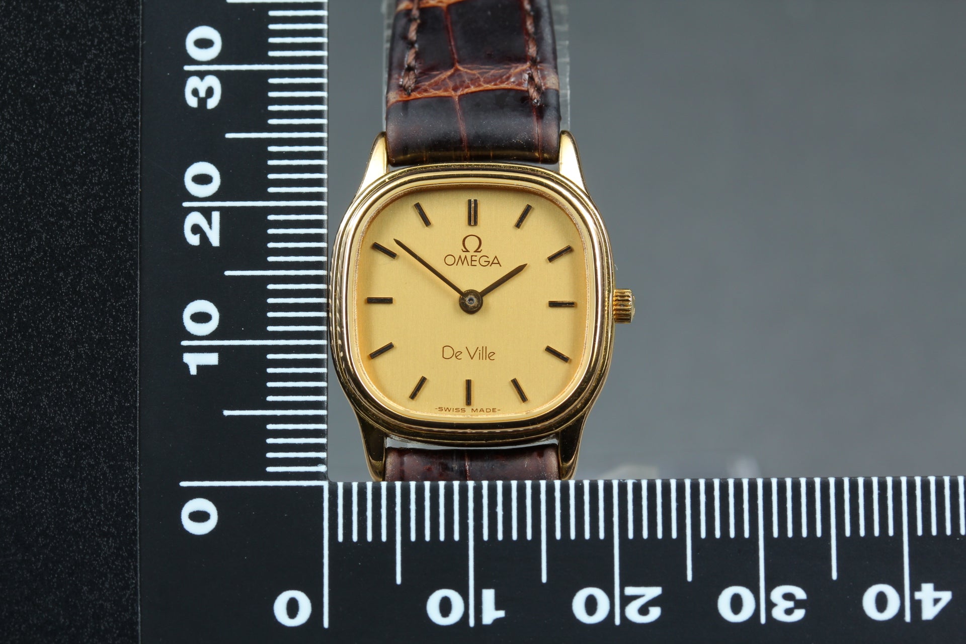 1984 w/BOX OMEGA De Ville 591.0280 20mm Quartz Gold Dial Women's Watch Exc+5