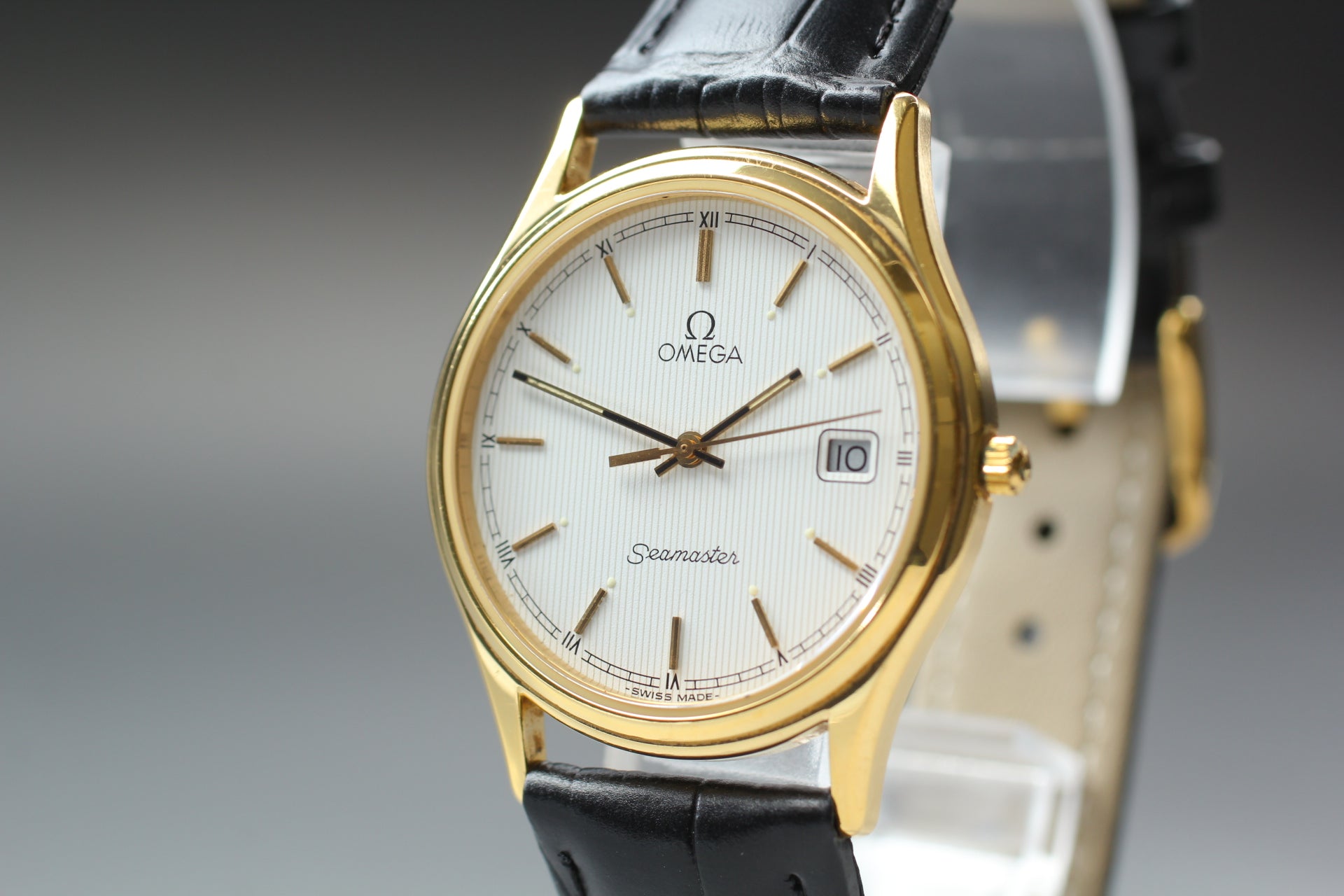 1984 Near MINT OMEGA Seamaster 33mm 196.0251 Quartz White Roman Men's Vintage