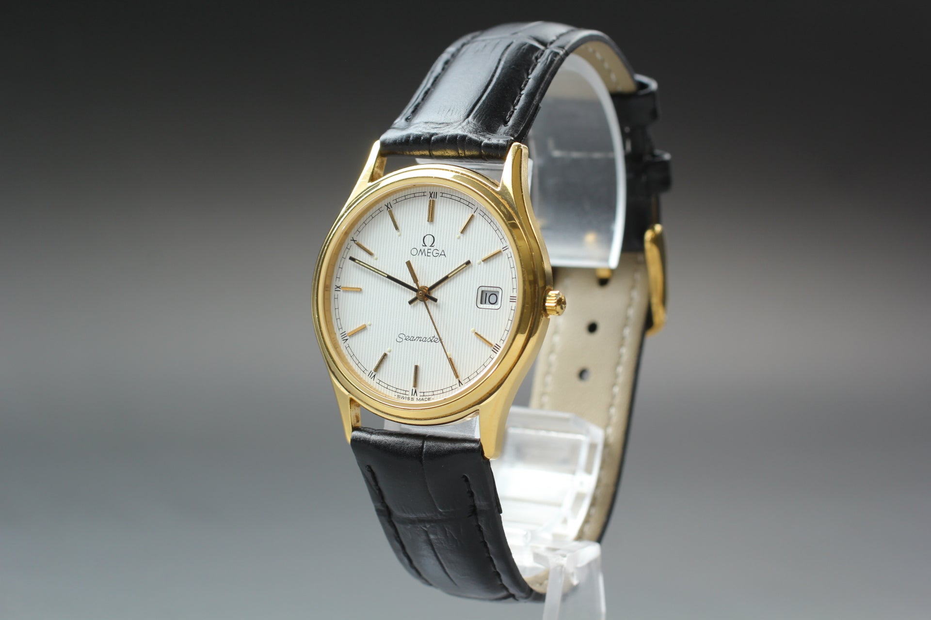 1984 Near MINT OMEGA Seamaster 33mm 196.0251 Quartz White Roman Men's Vintage