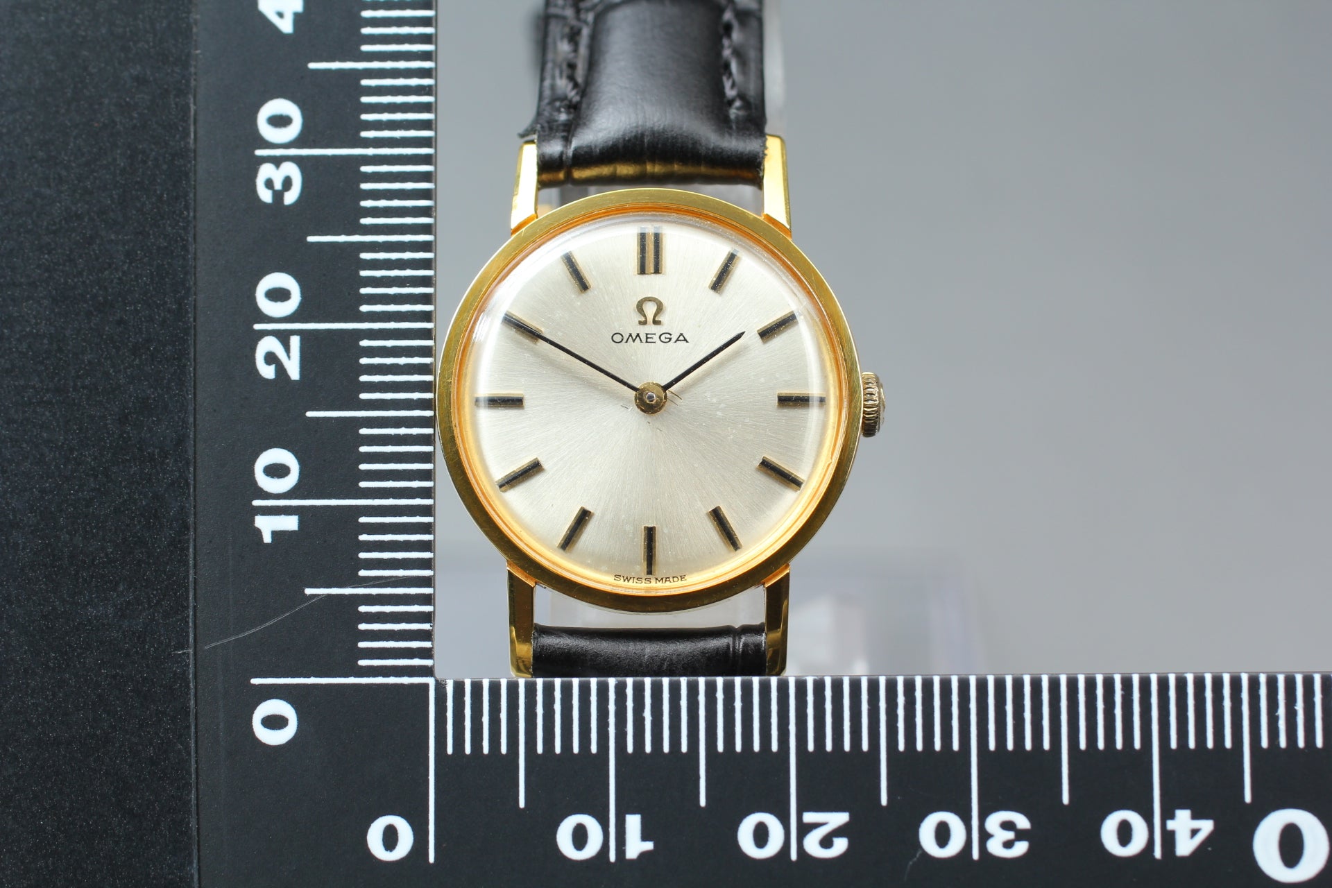1964 Near MINT OMEGA 24mm 511.021 Manual Champagne Gold Dial Women's Vintage