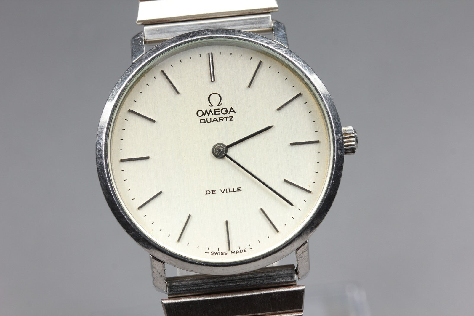 1977 Near MINT OMEGA De Ville 191.0044 34mm Quartz Silver Dial Men's Vintage