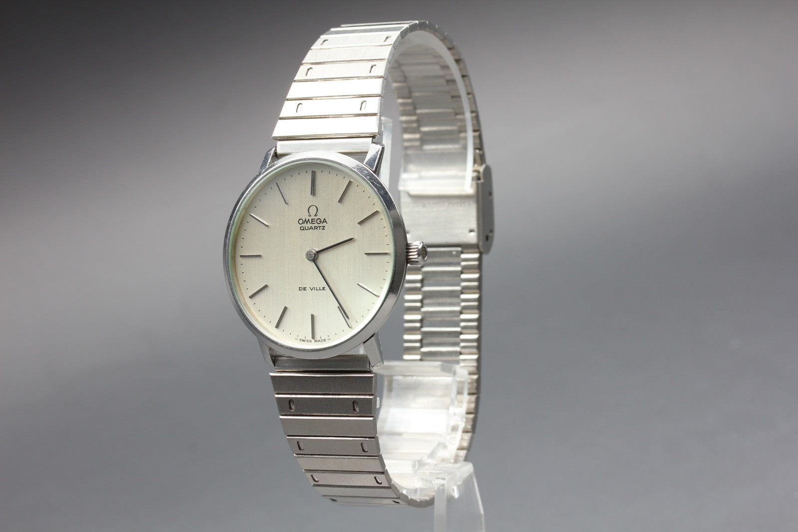 1977 Near MINT OMEGA De Ville 191.0044 34mm Quartz Silver Dial Men's Vintage