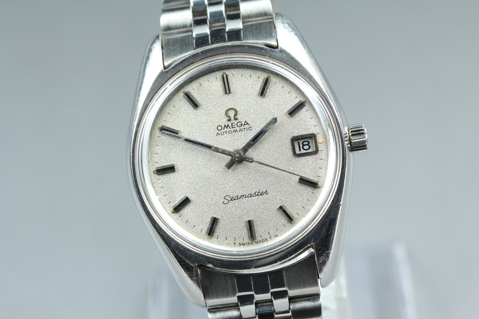 1970 Near MINT OMEGA Seamaster 35mm 166.067 Automatic Silver Dial Men's Vintage