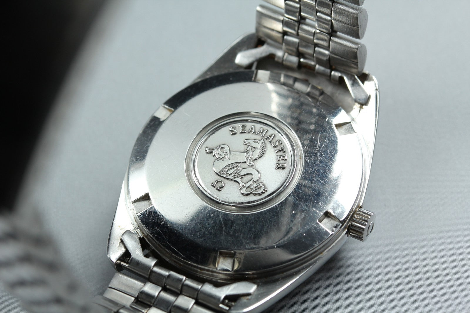 1970 Near MINT OMEGA Seamaster 35mm 166.067 Automatic Silver Dial Men's Vintage