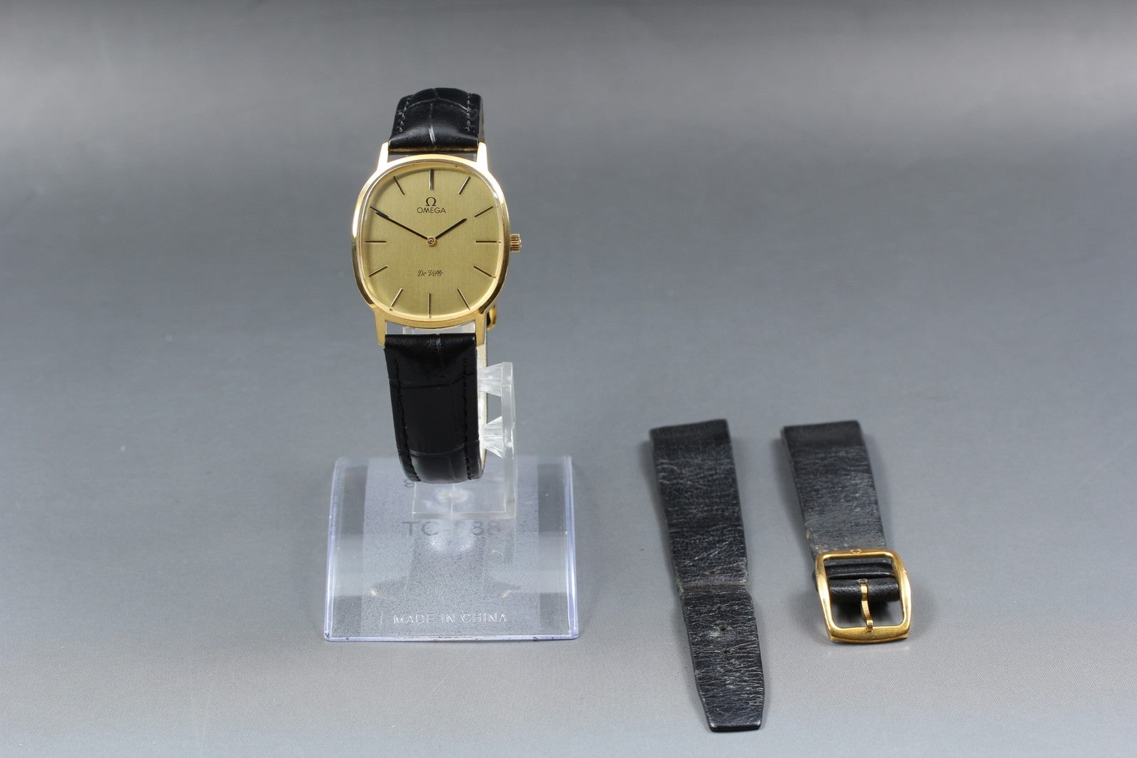 1979 Near MINT OMEGA De Ville 31mm 111.0148 Manual Wind Gold Dial Men's Vintage