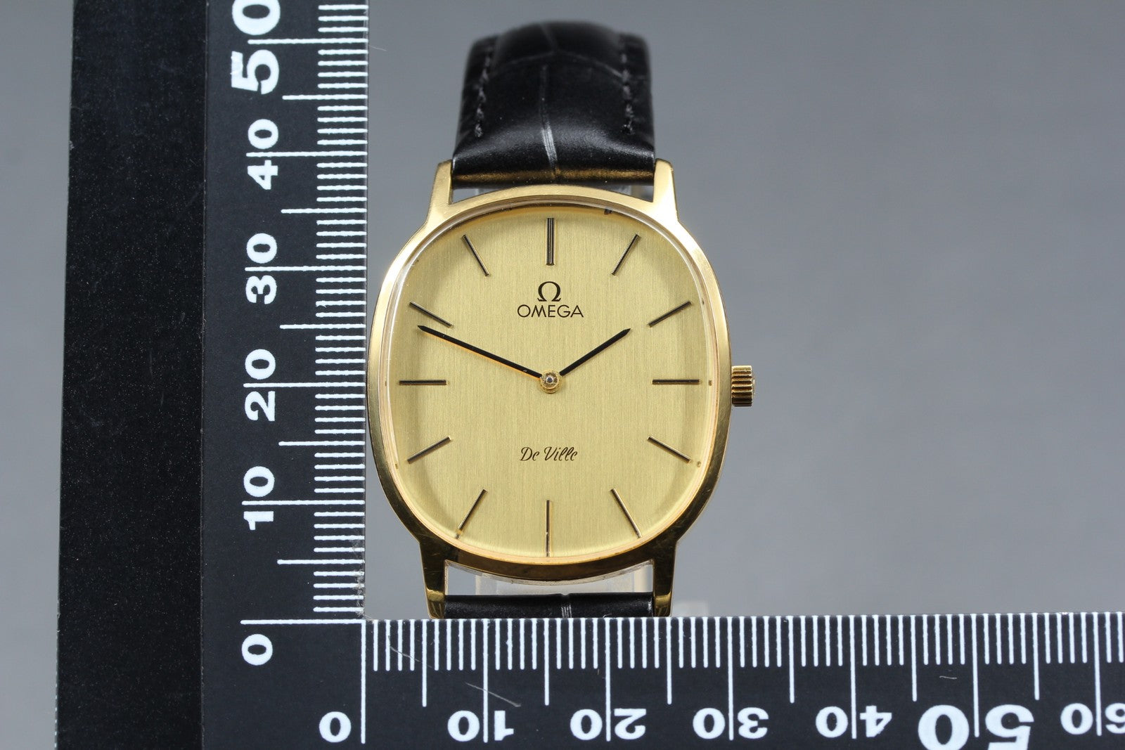 1979 Near MINT OMEGA De Ville 31mm 111.0148 Manual Wind Gold Dial Men's Vintage