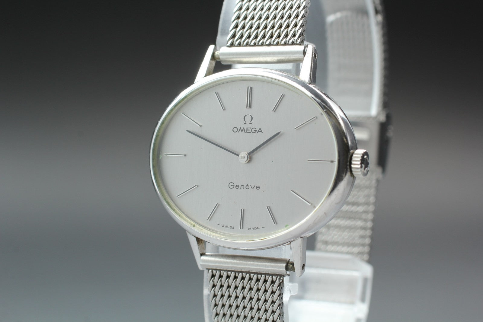 1973 Near MINT OMEGA Geneve 32mm 511.417 Manual Wind Silver Dial Unisex Vintage