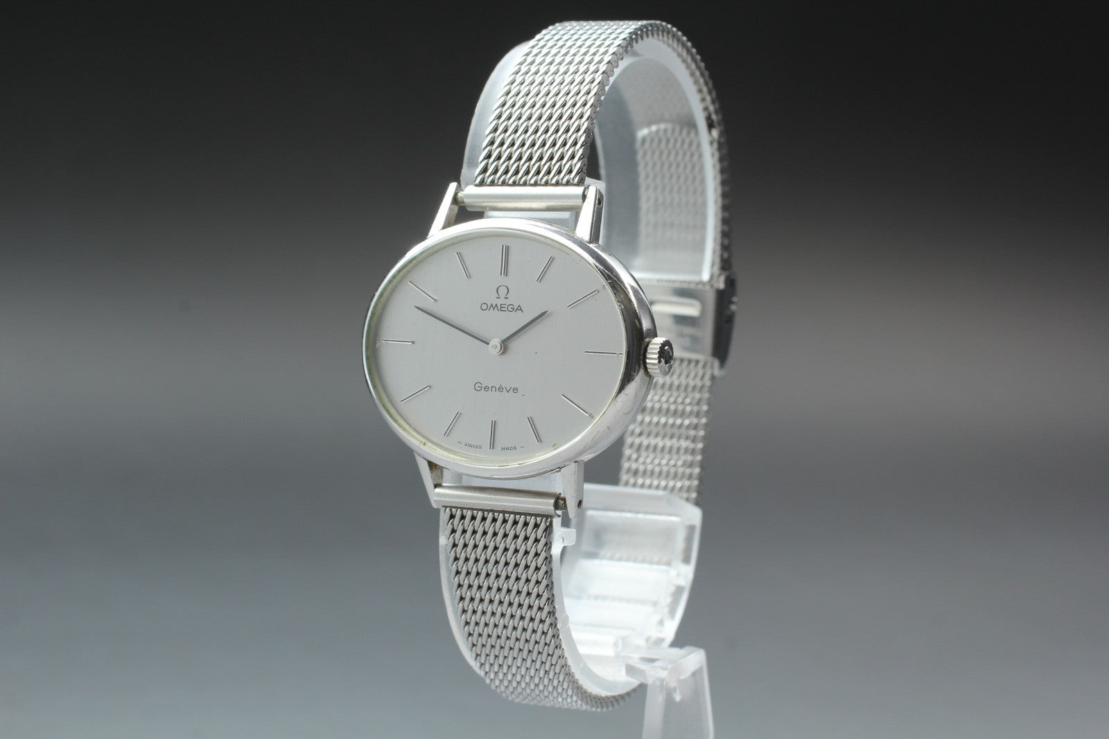1973 Near MINT OMEGA Geneve 32mm 511.417 Manual Wind Silver Dial Unisex Vintage