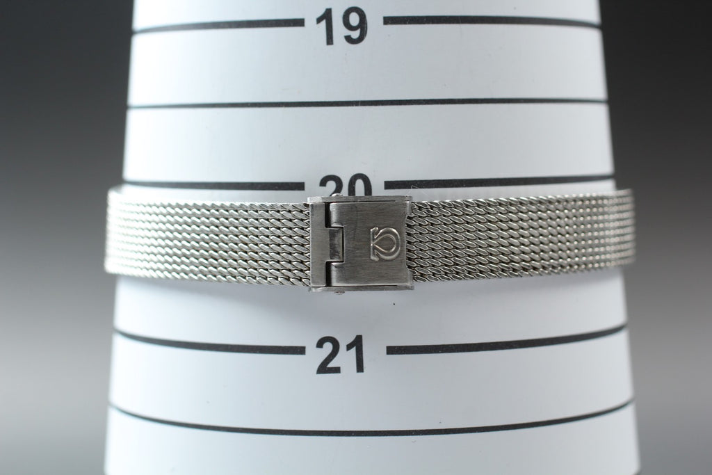 1973 Near MINT OMEGA Geneve 32mm 511.417 Manual Wind Silver Dial Unisex Vintage