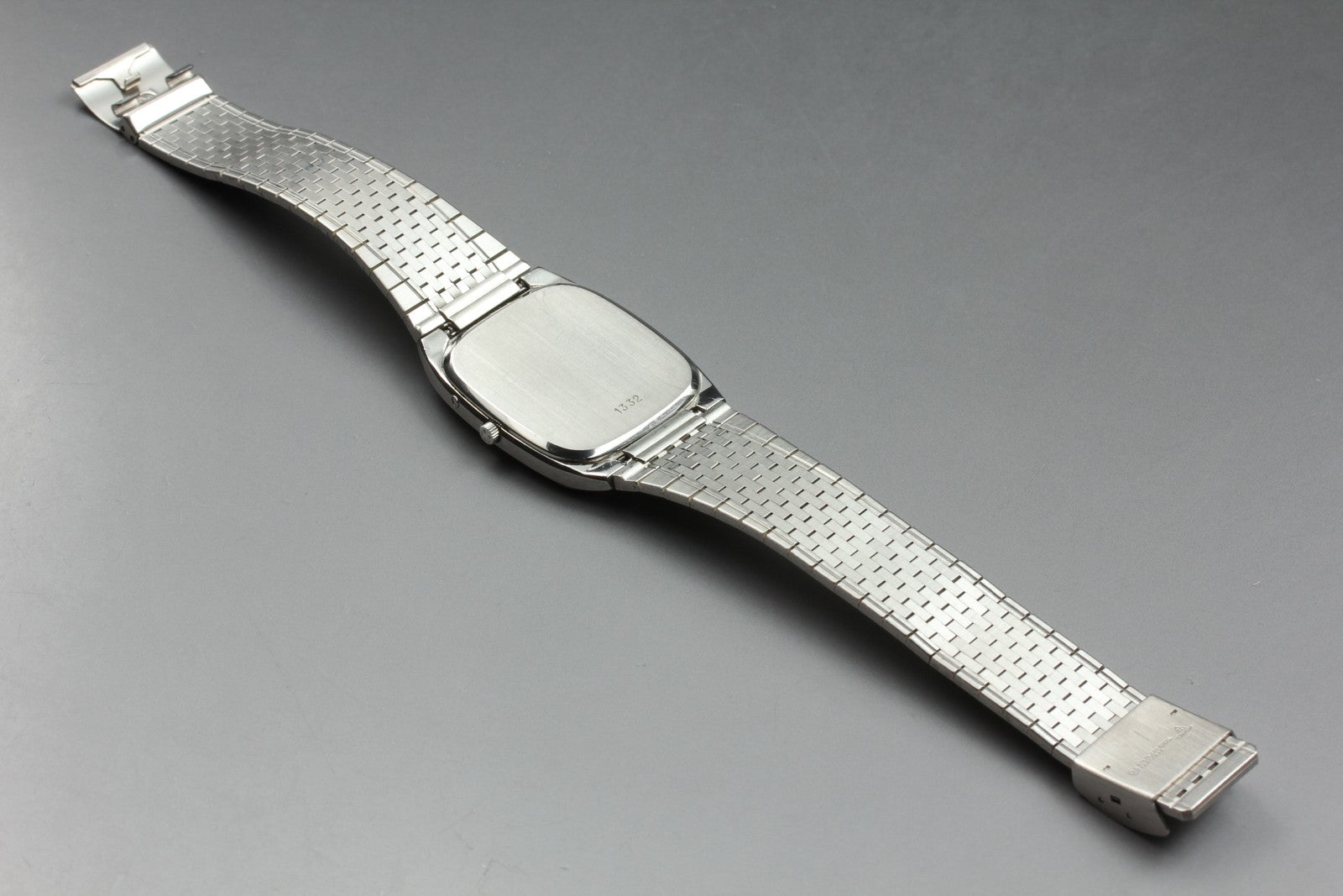 1979 Near MINT OMEGA De Ville 32mm 192.0043 Quartz Silver Dial Men's Vintage